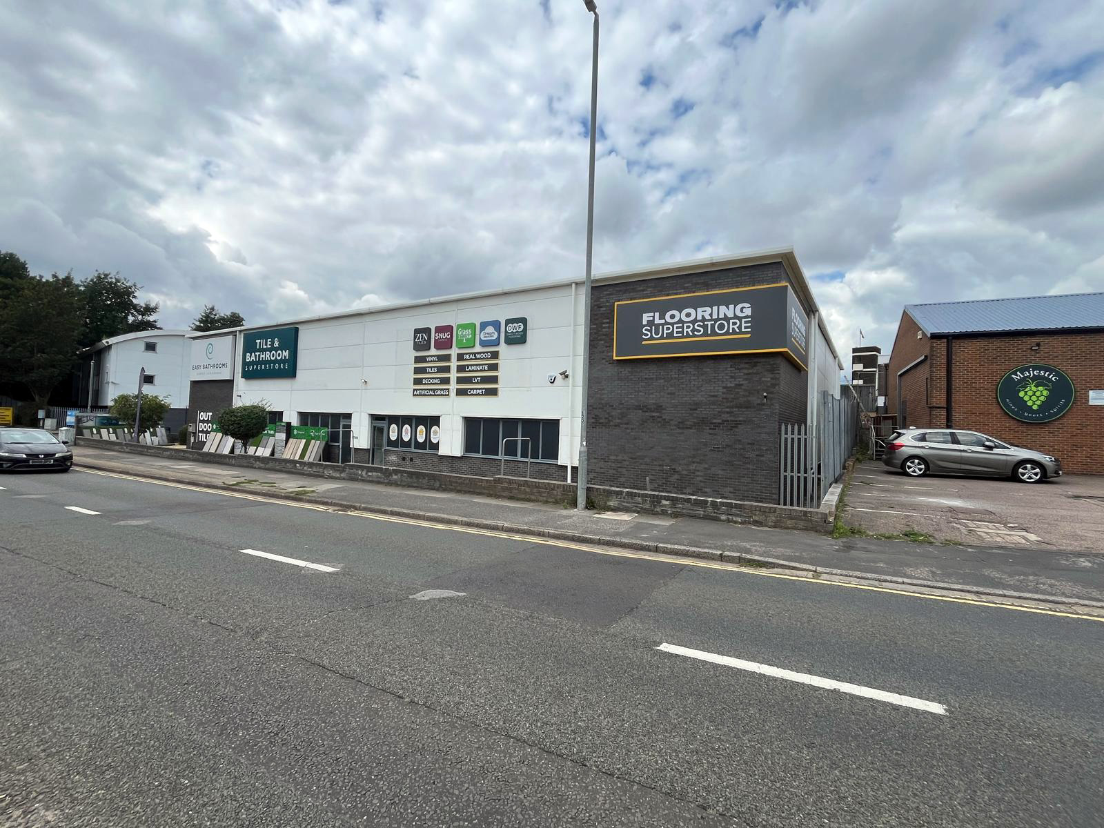 Snug Carpets Hove Store - Image 1